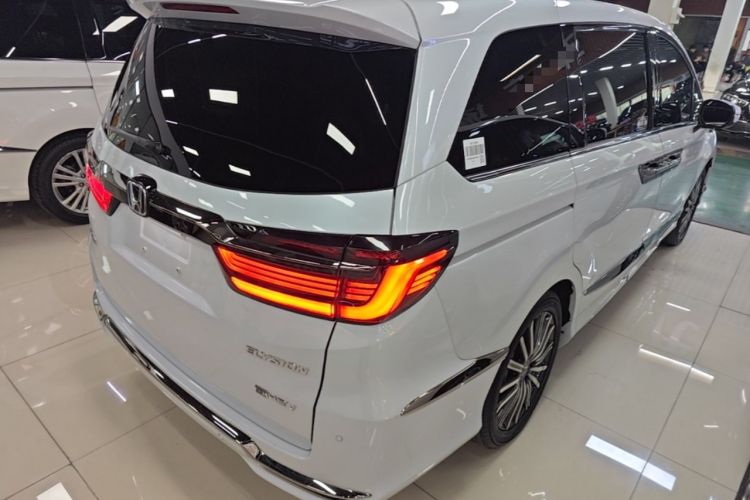 Used Honda Elysion 2024 2.0L eHEV Luxury Edition Rear Right 45 Deg