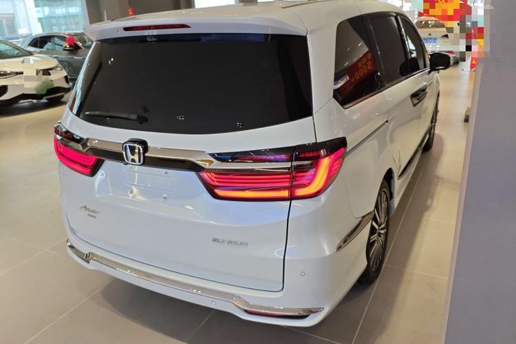 Used Honda Elysion 2024 2.0L eHEV Luxury Edition Rear Right 45 Deg