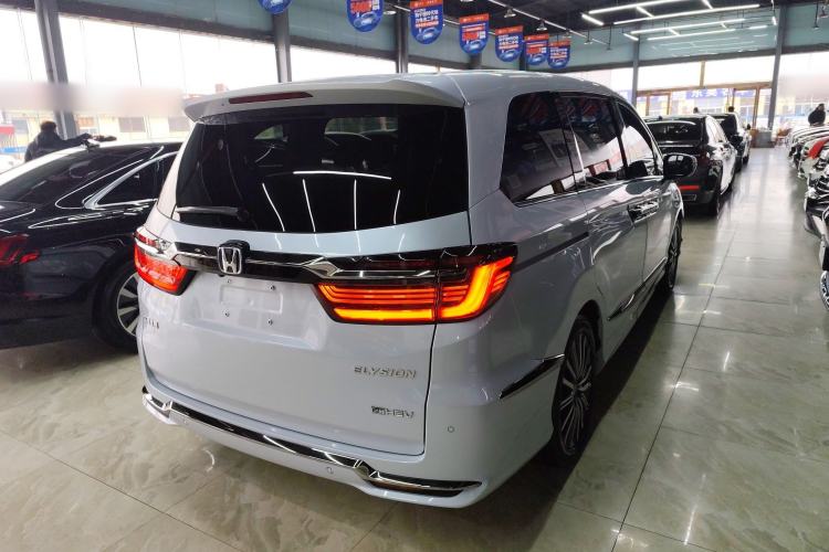 Used Honda Elysion 2024 2.0L eHEV Luxury Edition Rear Right 45 Deg
