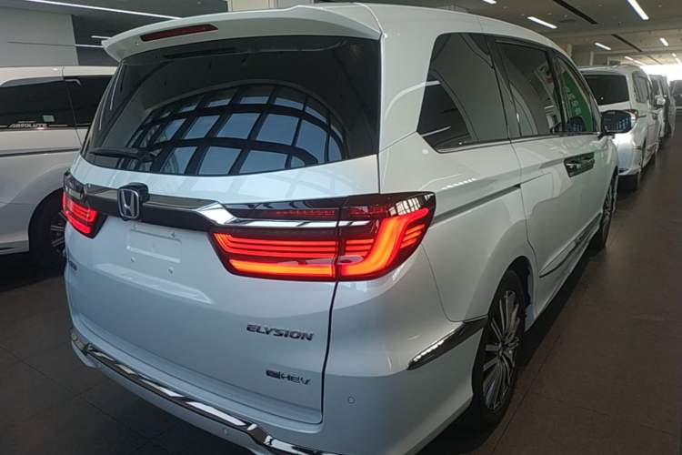 Used Honda Elysion 2024 2.0L eHEV Luxury Edition Rear Right 45 Deg
