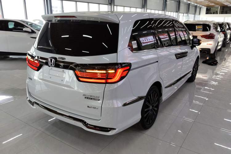Used Honda Elysion 2024 2.0L eHEV Luxury Edition Rear Right 45 Deg