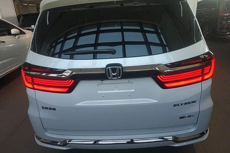 Used Honda Elysion 2024 2.0L eHEV Luxury Edition Rear