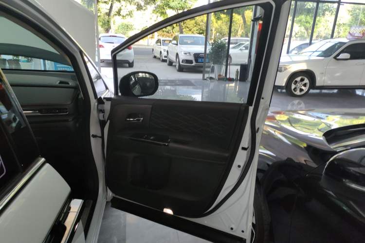 Used Honda Elysion 2024 2.0L eHEV Luxury Edition Right Front Door Interior