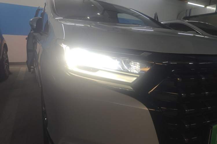 Used Honda Elysion 2024 2.0L eHEV Luxury Edition Right Front Headlight