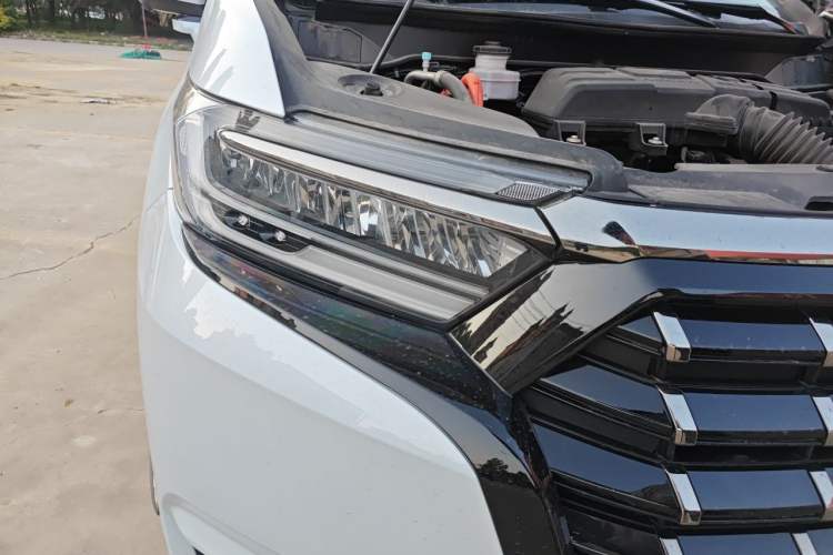 Used Honda Elysion 2024 2.0L eHEV Luxury Edition Right Front Headlight