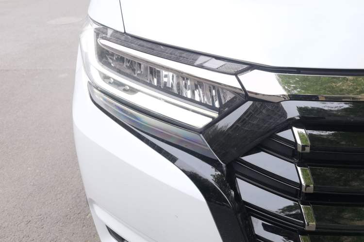 Used Honda Elysion 2024 2.0L eHEV Luxury Edition Right Front Headlight