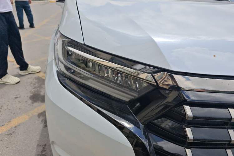 Used Honda Elysion 2024 2.0L eHEV Luxury Edition Right Front Headlight