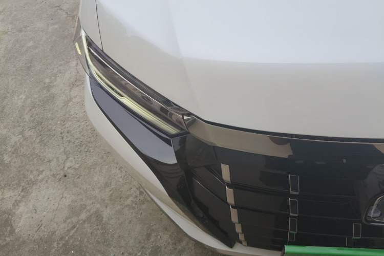 Used Honda Elysion 2024 2.0L eHEV Ultimate Edition Right Front Headlight