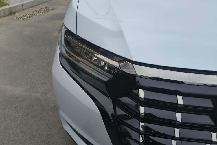Used Honda Elysion 2024 2.0L eHEV Luxury Edition Right Front Headlight