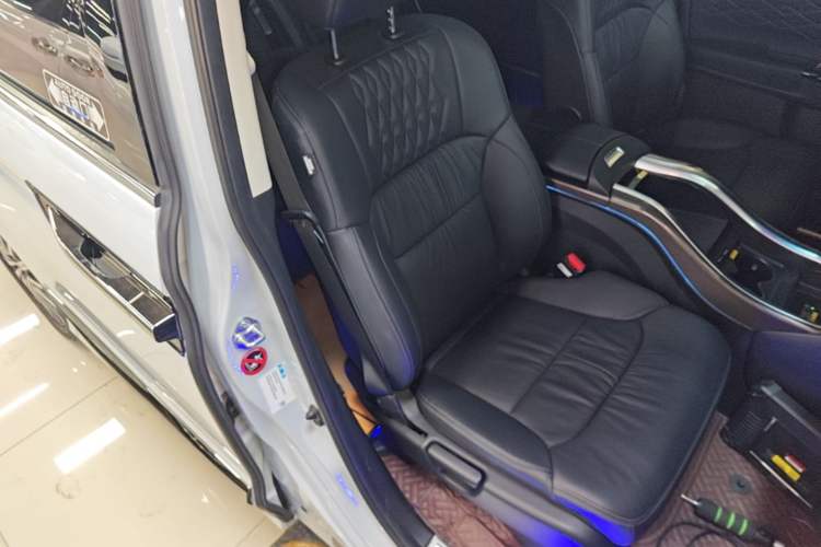 Used Honda Elysion 2024 2.0L eHEV Luxury Edition Right Front Seat