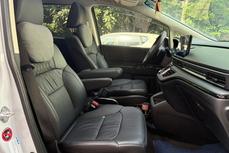 Used Honda Elysion 2024 2.0L eHEV Luxury Edition Right Front Seat