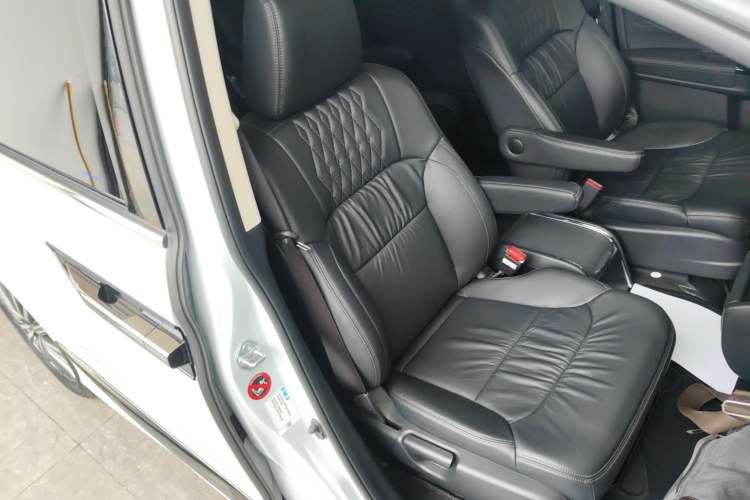 Used Honda Elysion 2024 2.0L eHEV Luxury Edition Right Front Seat