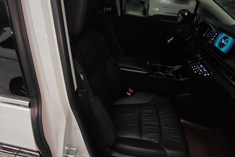 Used Honda Elysion 2024 2.0L eHEV Luxury Edition Right Front Seat