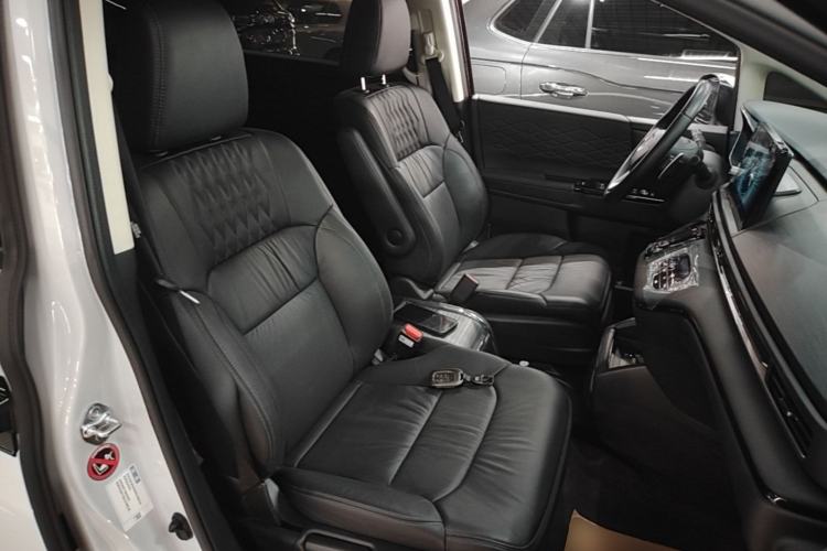 Used Honda Elysion 2024 2.0L eHEV Luxury Edition Right Front Seat