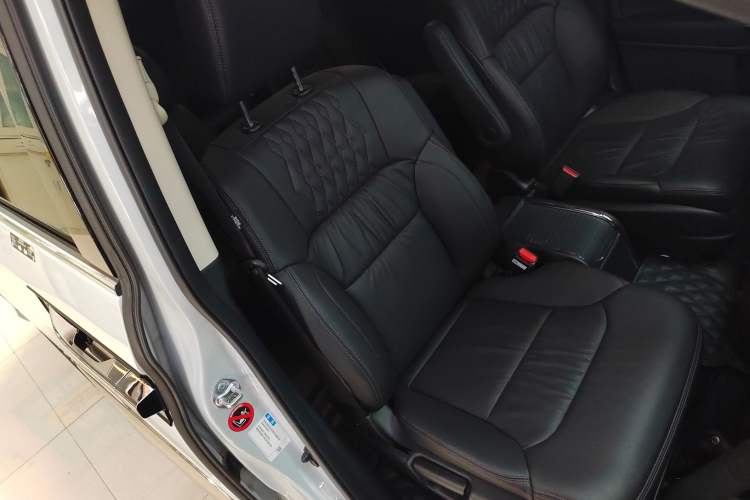 Used Honda Elysion 2024 2.0L eHEV Luxury Edition Right Front Seat