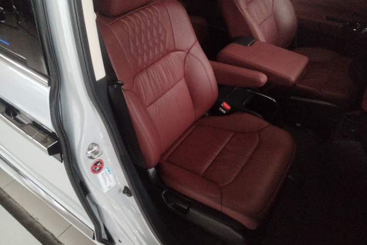 Used Honda Elysion 2024 2.0L eHEV Ultimate Edition Right Front Seat