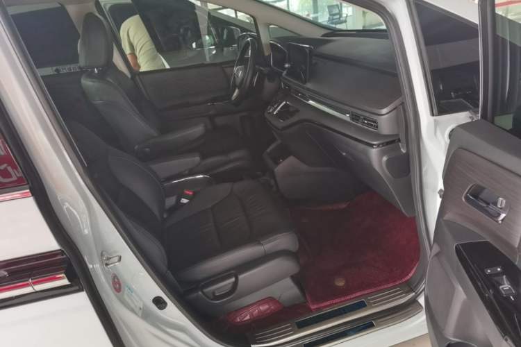 Used Honda Elysion 2024 2.0L eHEV Luxury Edition Right Front Seat