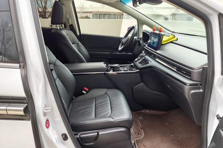 Used Honda Elysion 2024 2.0L eHEV Luxury Edition Right Front Seat