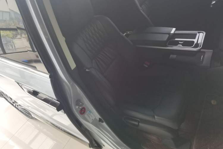Used Honda Elysion 2024 2.0L eHEV Luxury Edition Right Front Seat