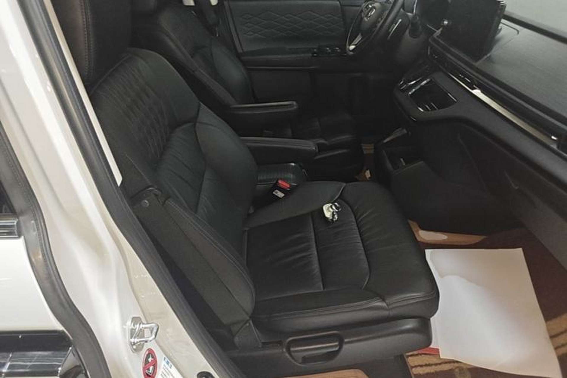 Used Honda Elysion 2024 2.0L eHEV Luxury Edition Right Front Seat