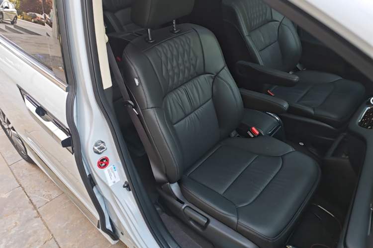 Used Honda Elysion 2024 2.0L eHEV Luxury Edition Right Front Seat