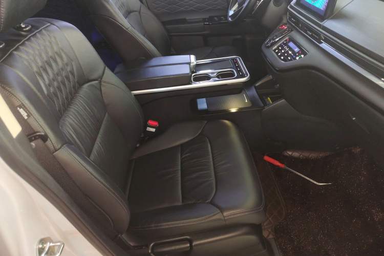Used Honda Elysion 2024 2.0L eHEV Luxury Edition Right Front Seat