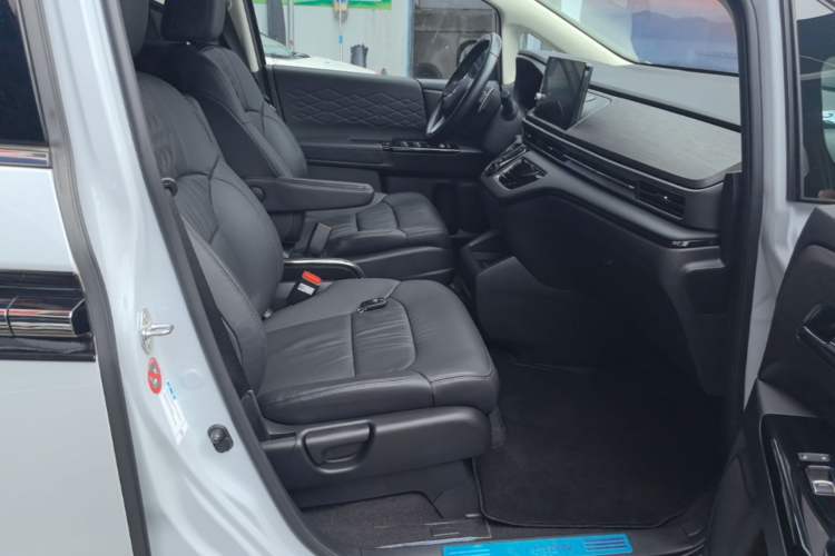 Used Honda Elysion 2024 2.0L eHEV Luxury Edition Right Front Seat