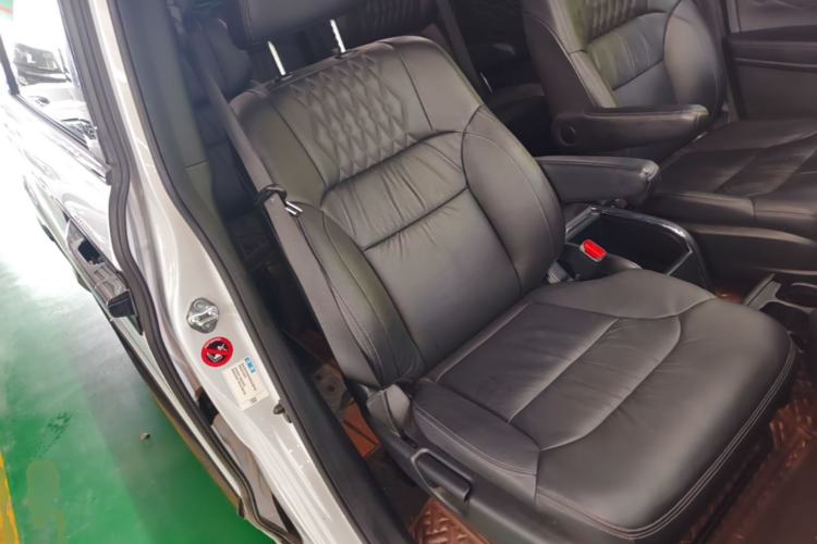 Used Honda Elysion 2024 2.0L eHEV Luxury Edition Right Front Seat