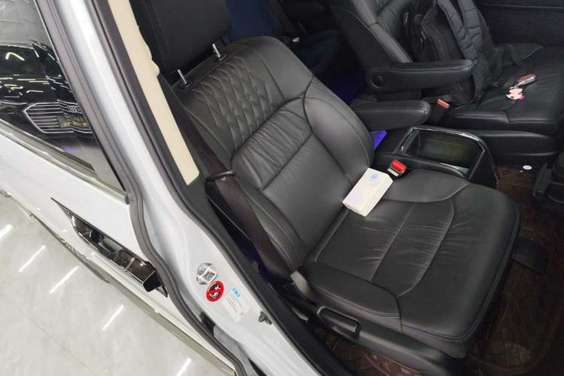 Used Honda Elysion 2024 2.0L eHEV Luxury Edition Right Front Seat
