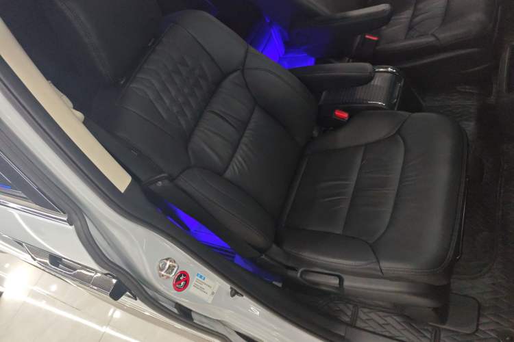 Used Honda Elysion 2024 2.0L eHEV Luxury Edition Right Front Seat