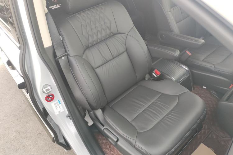 Used Honda Elysion 2024 2.0L eHEV Luxury Edition Right Front Seat