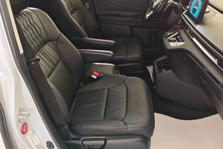 Used Honda Elysion 2024 2.0L eHEV Luxury Edition Right Front Seat