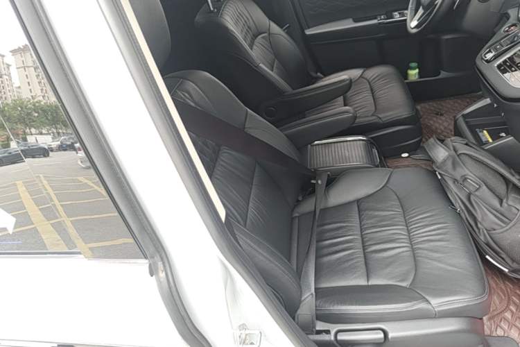 Used Honda Elysion 2024 2.0L eHEV Luxury Edition Right Front Seat