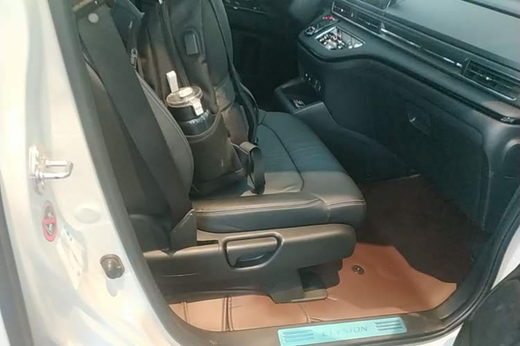 Used Honda Elysion 2024 2.0L eHEV Luxury Edition Right Front Seat