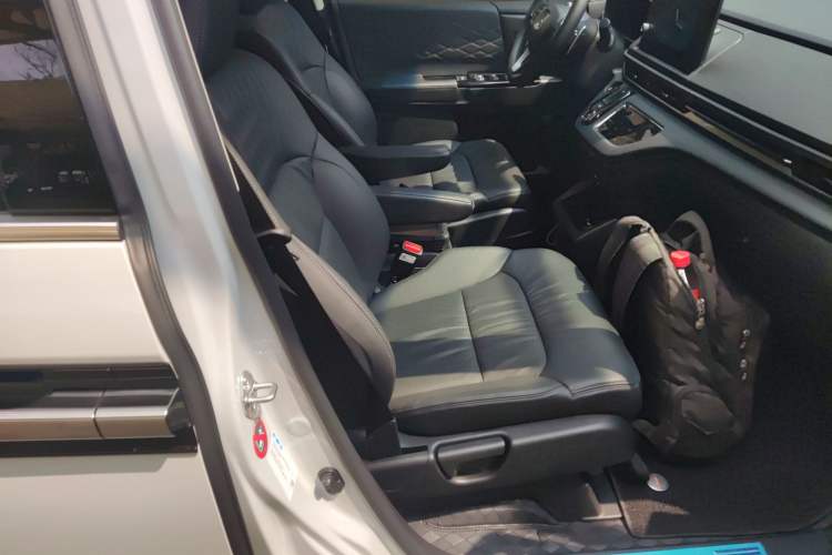 Used Honda Elysion 2024 2.0L eHEV Luxury Edition Right Front Seat