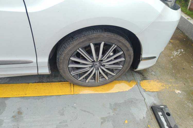 Used Honda Elysion 2024 2.0L eHEV Luxury Edition Right Front Wheel Hub