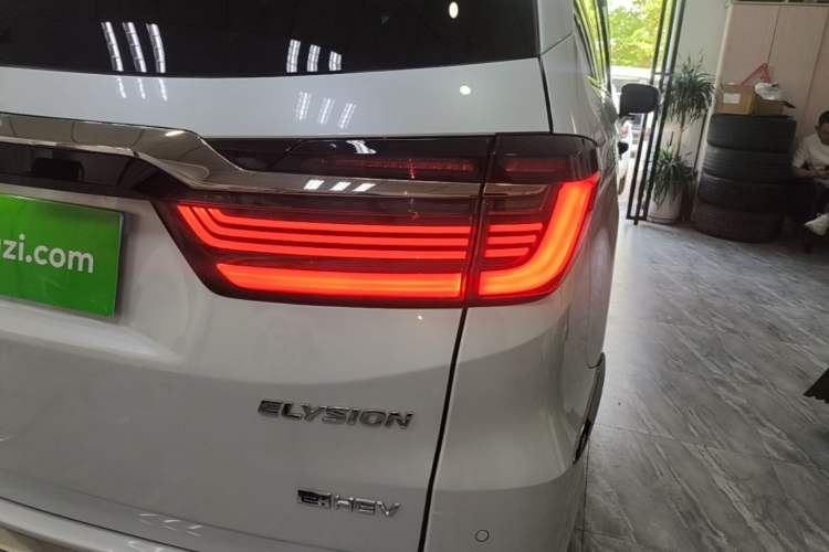 Used Honda Elysion 2024 2.0L eHEV Luxury Edition Right Rear Taillight
