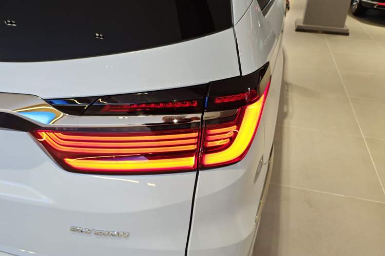 Used Honda Elysion 2024 2.0L eHEV Luxury Edition Right Rear Taillight