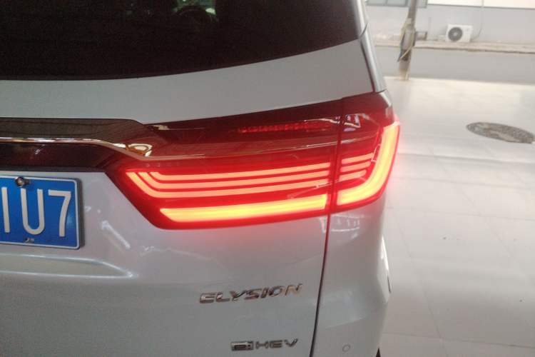 Used Honda Elysion 2024 2.0L eHEV Ultimate Edition Right Rear Taillight