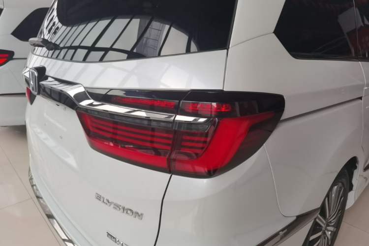 Used Honda Elysion 2024 2.0L eHEV Luxury Edition Right Rear Taillight