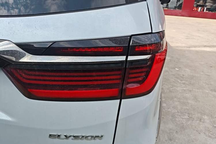 Used Honda Elysion 2024 2.0L eHEV Luxury Edition Right Rear Taillight
