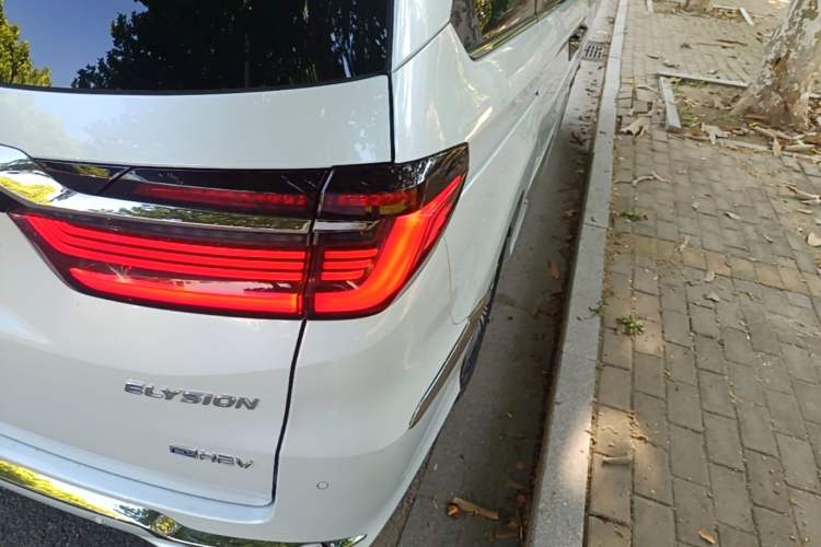 Used Honda Elysion 2024 2.0L eHEV Luxury Edition Right Rear Taillight