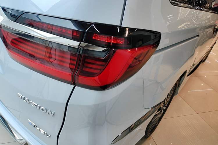 Used Honda Elysion 2024 2.0L eHEV Luxury Edition Right Rear Taillight