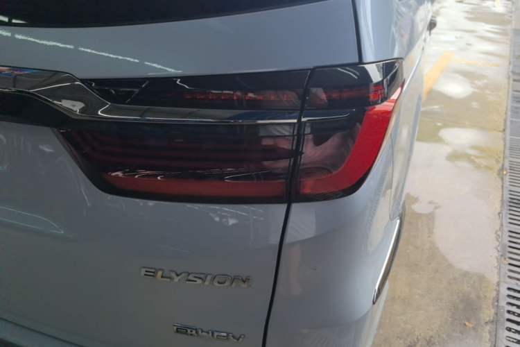 Used Honda Elysion 2024 2.0L eHEV Luxury Edition Right Rear Taillight