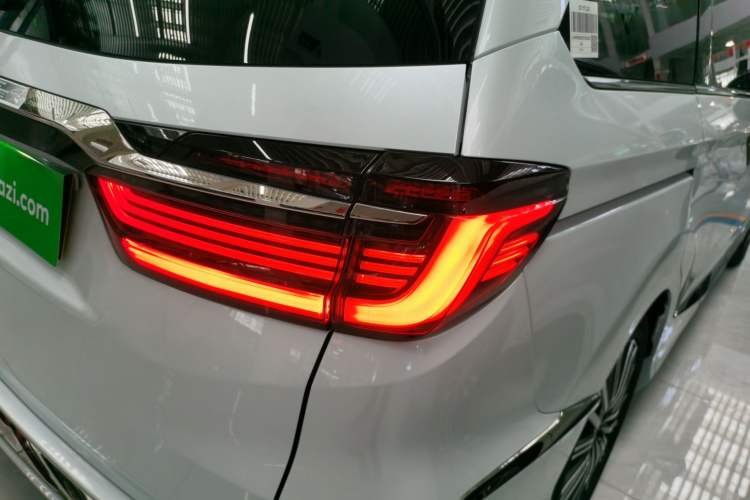 Used Honda Elysion 2024 2.0L eHEV Luxury Edition Right Rear Taillight