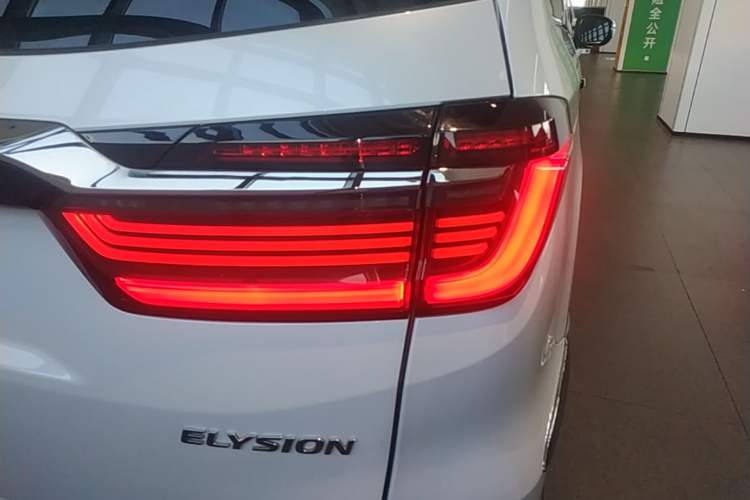Used Honda Elysion 2024 2.0L eHEV Luxury Edition Right Rear Taillight