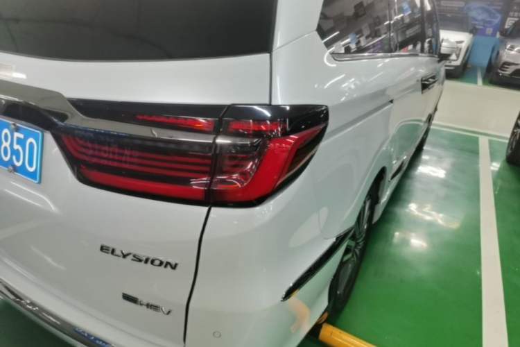 Used Honda Elysion 2024 2.0L eHEV Luxury Edition Right Rear Taillight