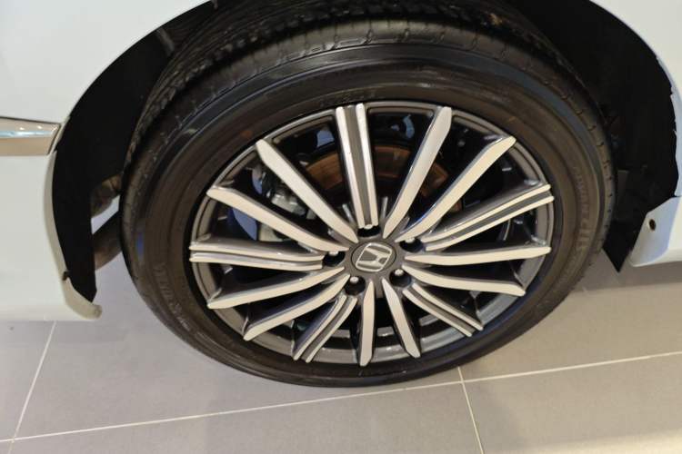 Used Honda Elysion 2024 2.0L eHEV Luxury Edition Right Rear Wheel Hub