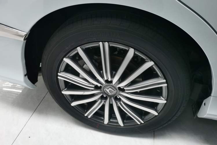 Used Honda Elysion 2024 2.0L eHEV Luxury Edition Right Rear Wheel Hub