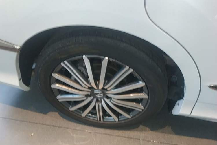 Used Honda Elysion 2024 2.0L eHEV Luxury Edition Right Rear Wheel Hub